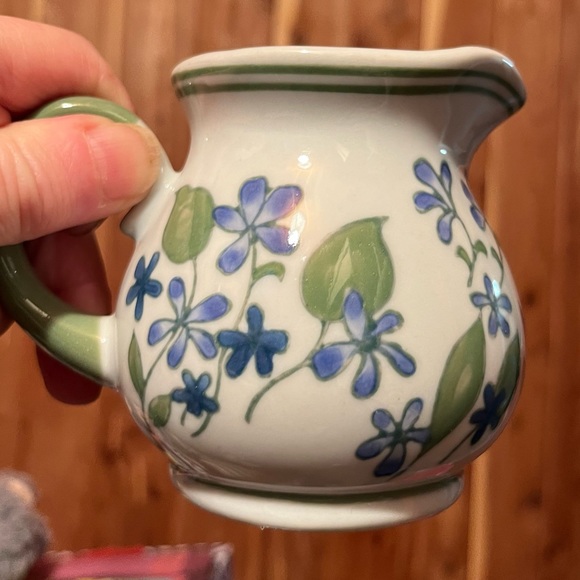 Brand new creamer and sugar set April Cornell - Picture 2 of 2